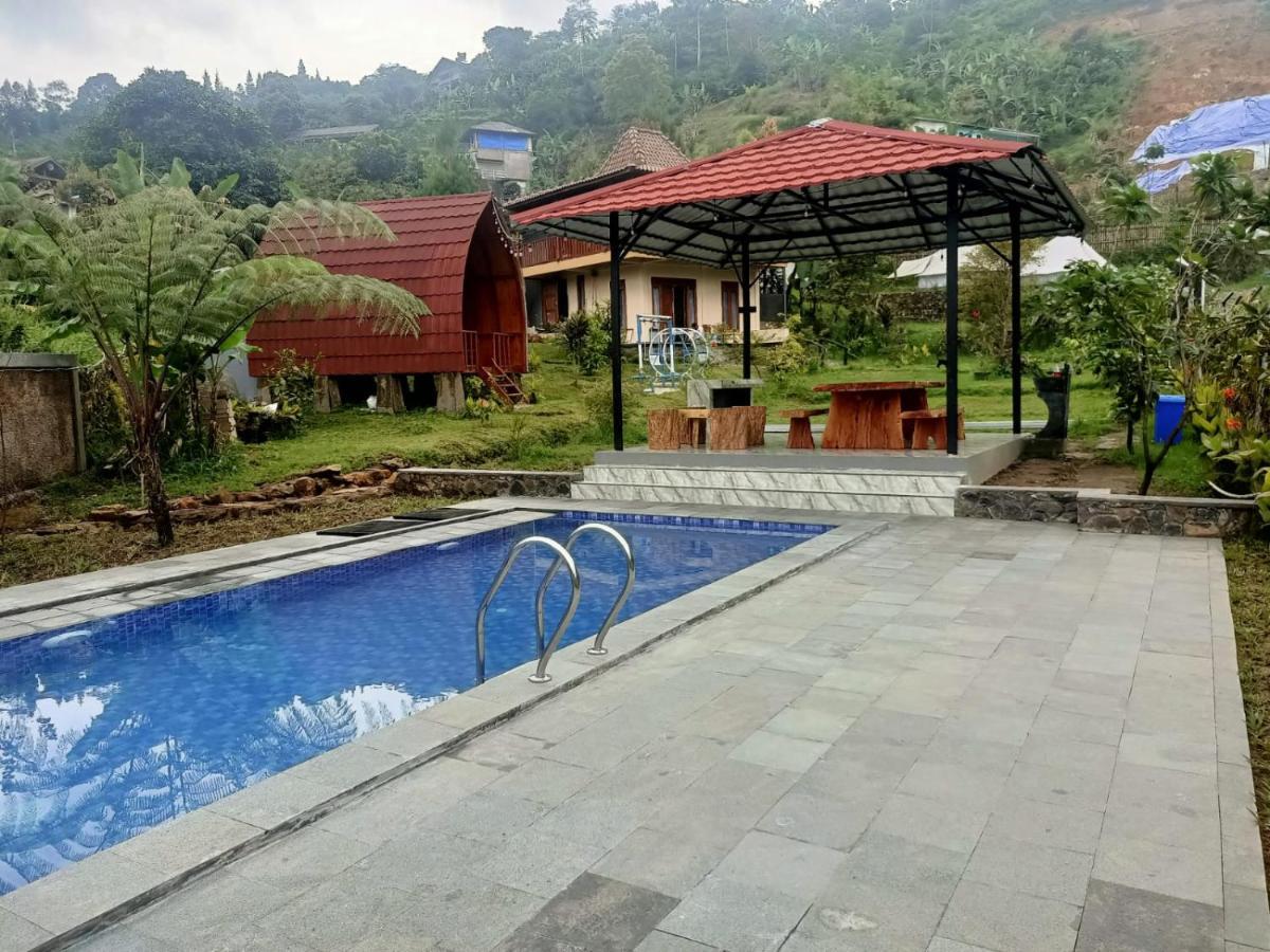 Wooden House Paseban Lodge *